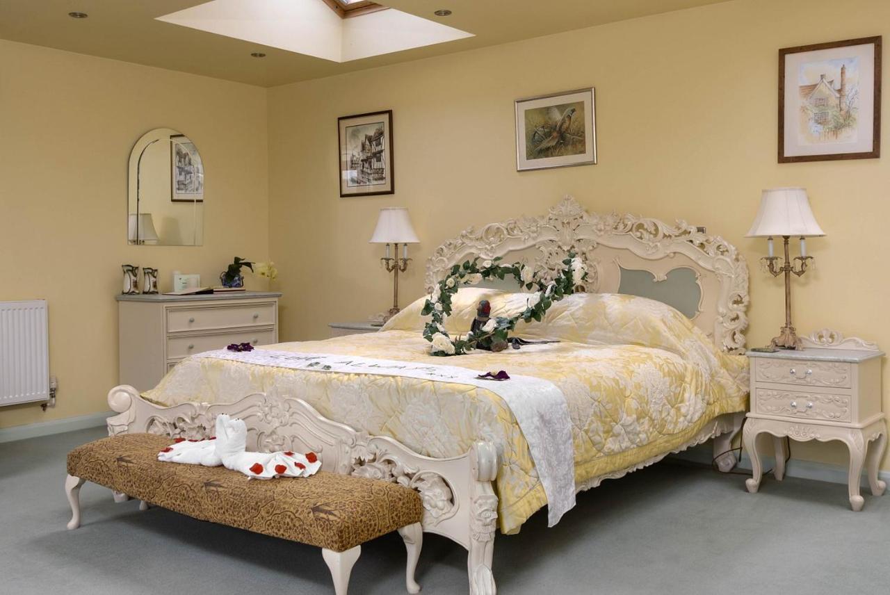 Pheasant Suites Colchester Bagian luar foto