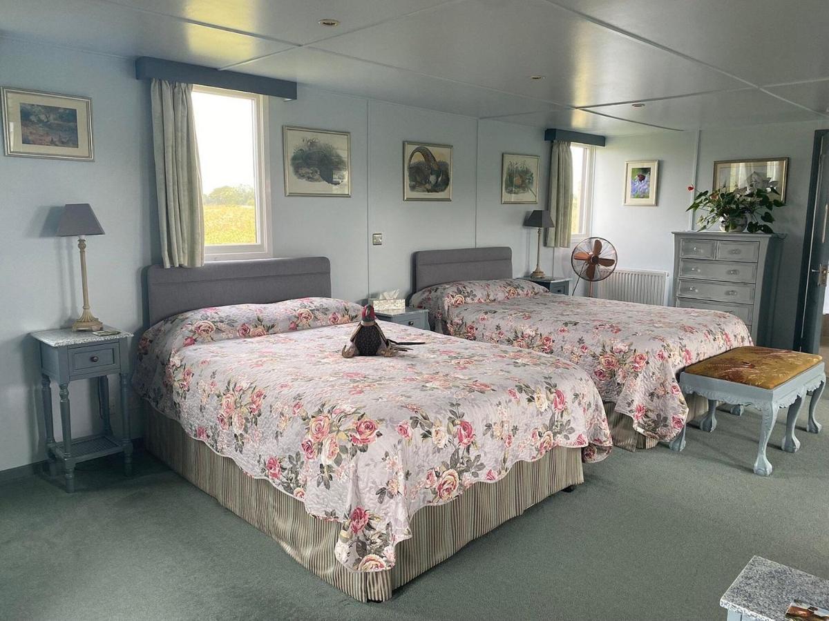 Pheasant Suites Colchester Bagian luar foto